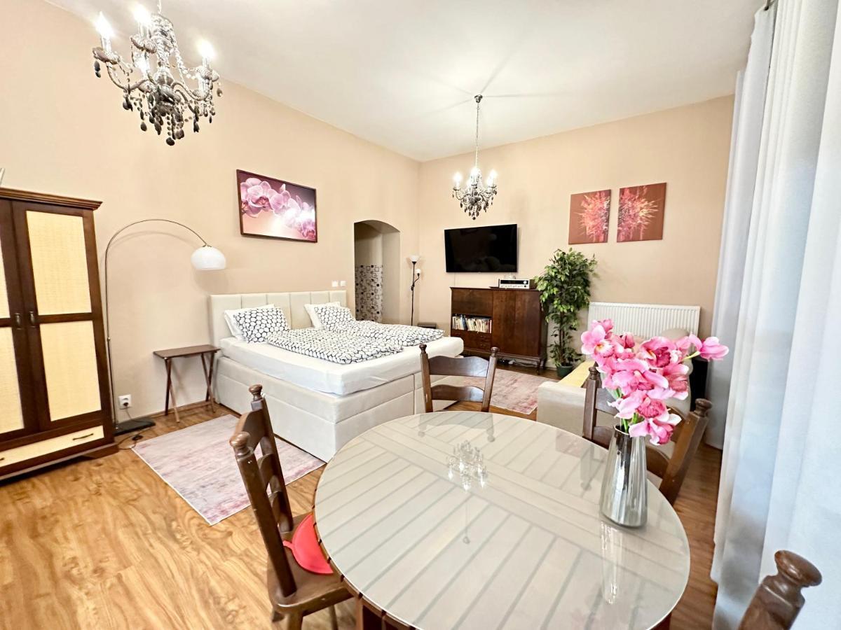 Home Away Main Square Apartment Poprad Exterior foto